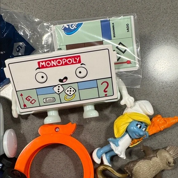 BUNDLE | Random kids toys | meal & blind bags toys - Picture 3 of 6